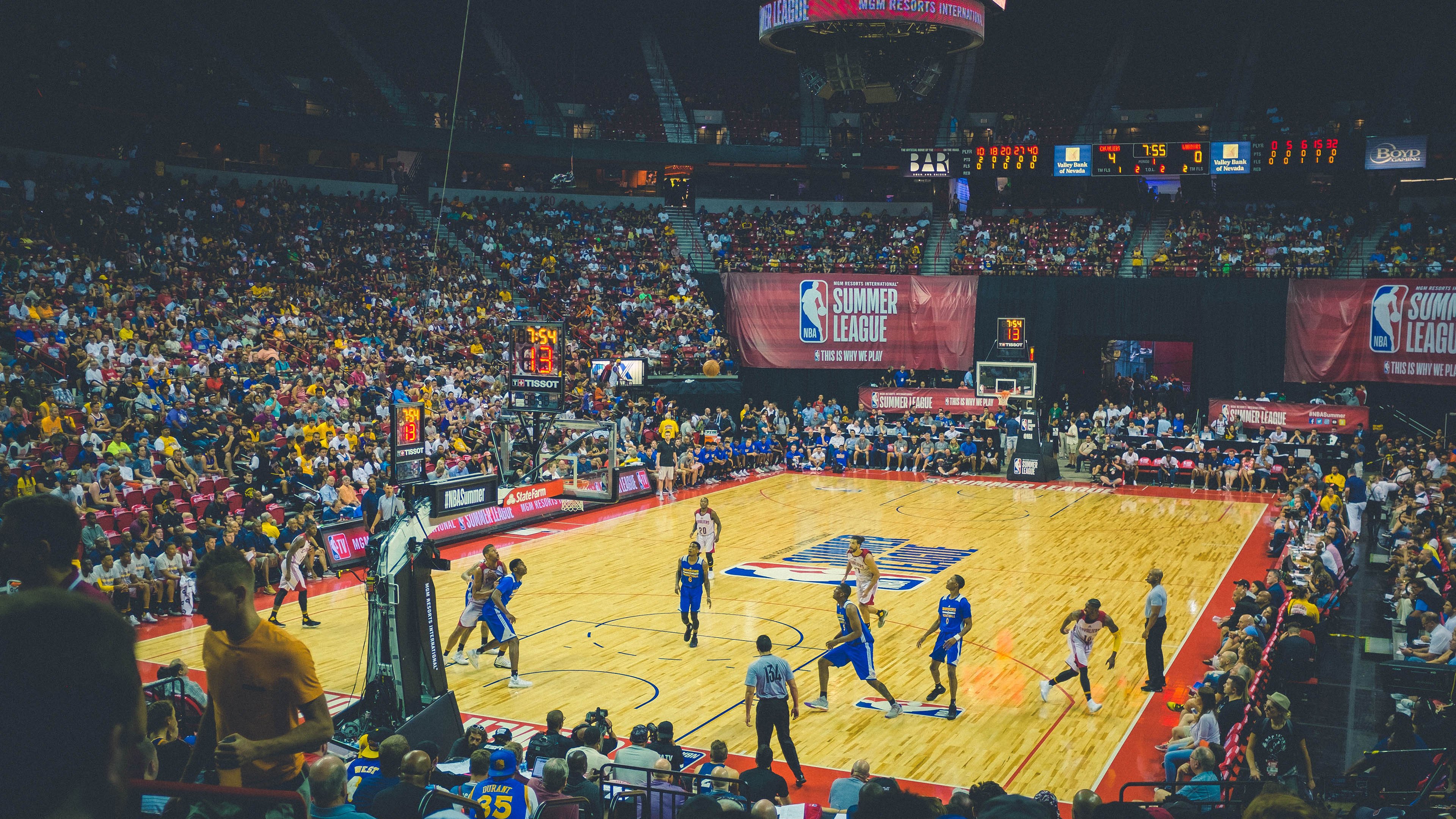 球员转会年是否更容易爆发高光表现，球员转会什么意思