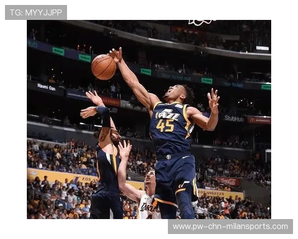 爵士队主力表现出色，争夺季后赛席位，爵士队阵容名单最新