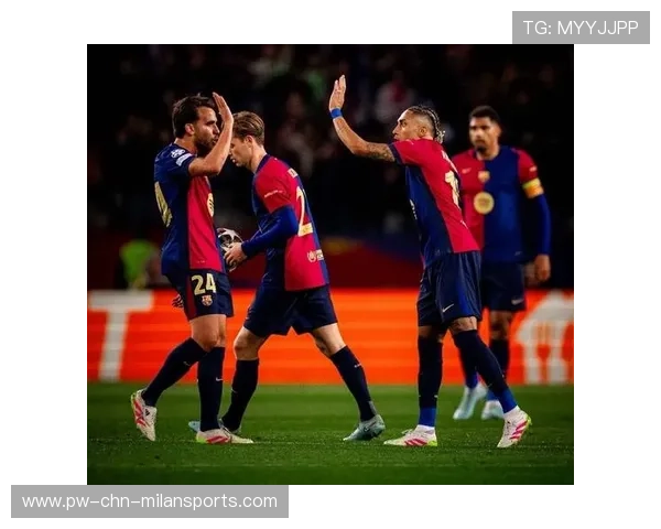 巴萨直塞精准找到拉菲尼亚，抽射一击致命